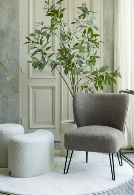 5 tips om je woonkamer groter te laten lijken - fauteuil Maud