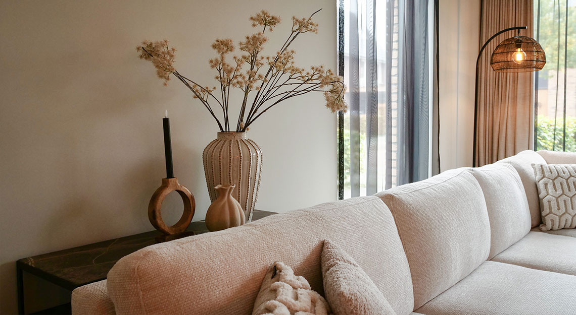 sidetable-in-de-hotel-chique-woonkamer-van-emmy